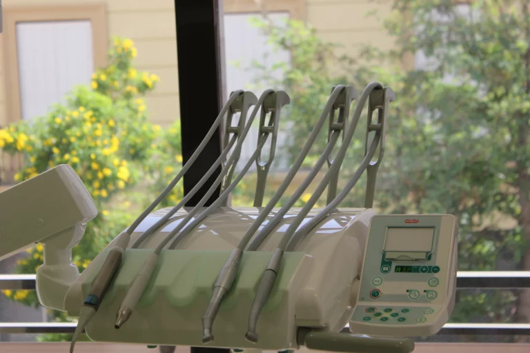 Equipamiento de la Clínica Dental Miguel Ángel Mesa Roldán en Motril.